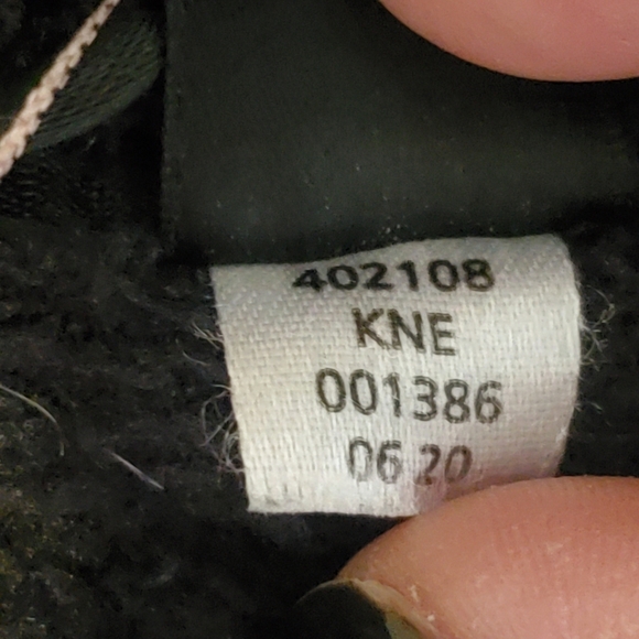 Victoria's Secret Luxurious Black Robe. Fleece. XS. MID LENGHTH. TIE WAIST - Picture 6 of 8